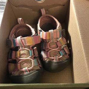 Toddler keen sandals size 5